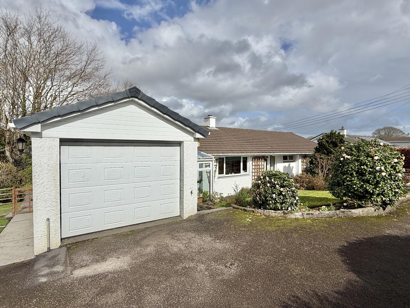 3 bed property in West Park, Perranwell Station